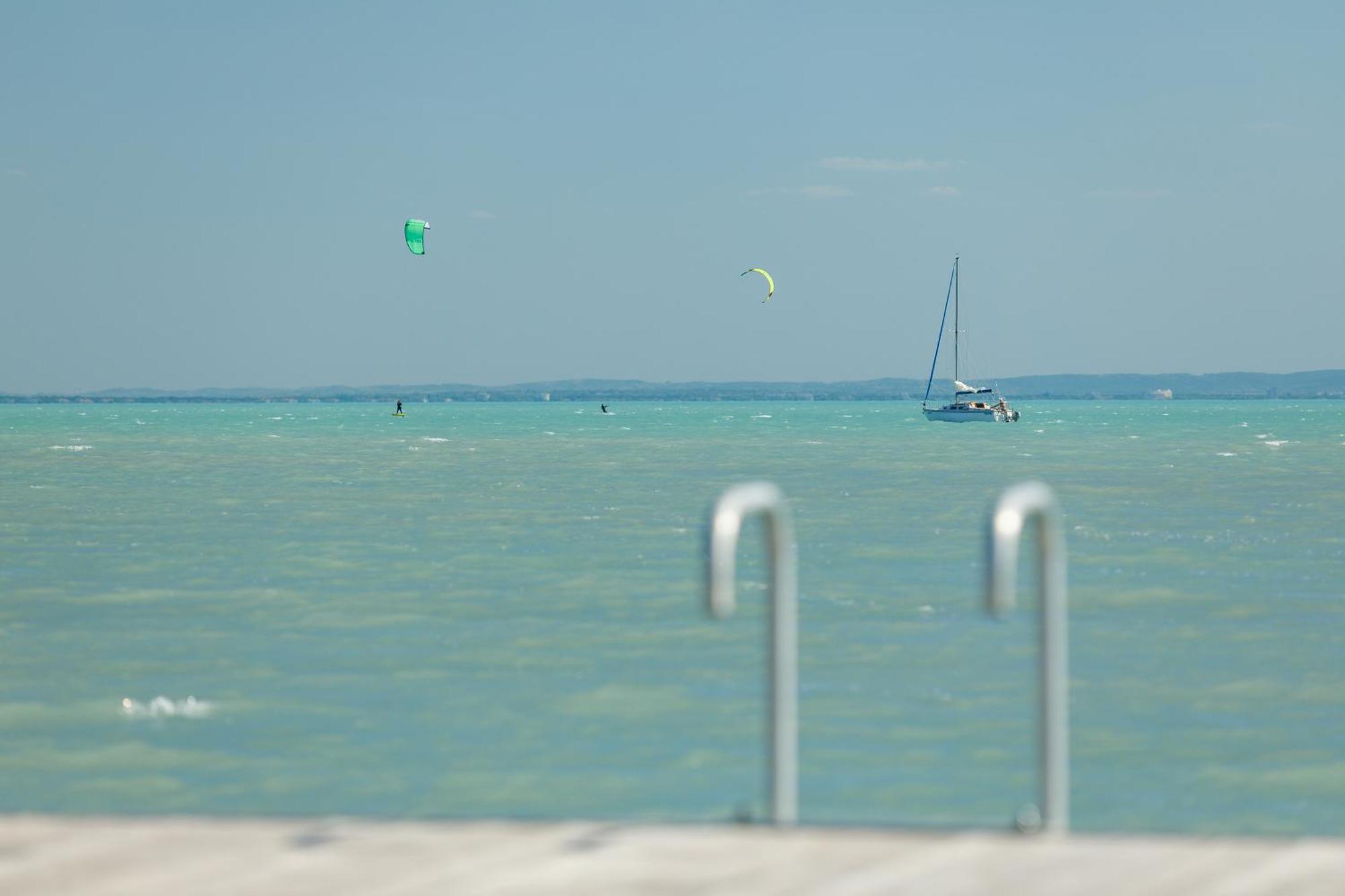 Blue4 Apartment Balatonfůzfő Bagian luar foto